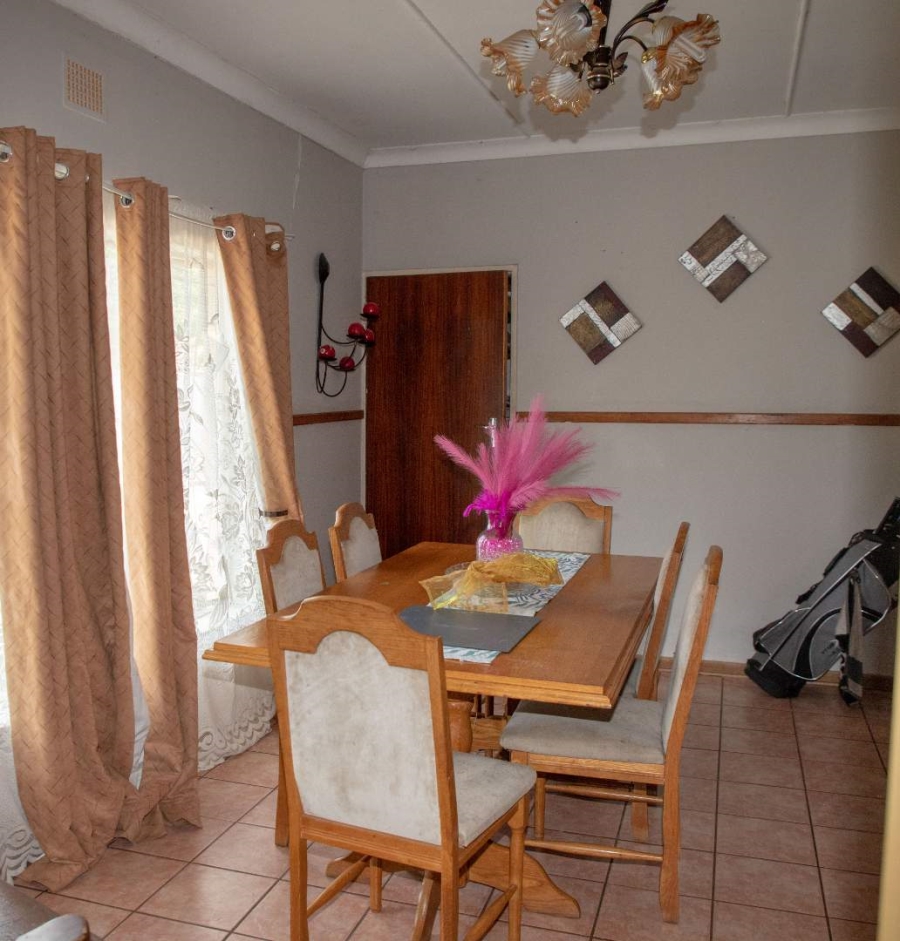 4 Bedroom Property for Sale in Heilbron Free State